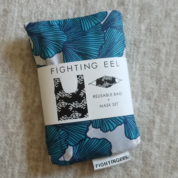 Fighting Eel Handbags - NWT Fighting Eel Reusable Bag & Mask Set Aqua Roma 🎉HP